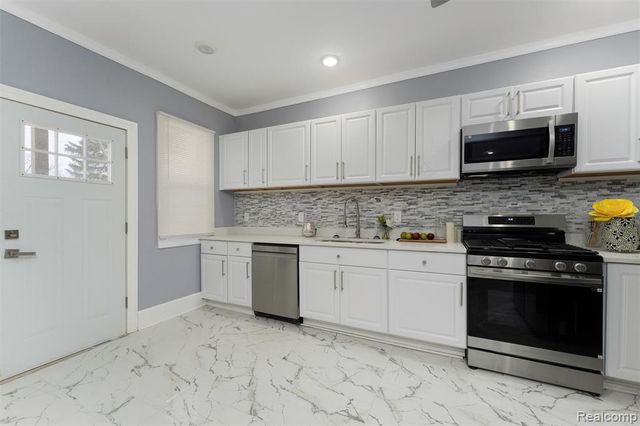 4411 Iroquois Street, Detroit, MI 48214