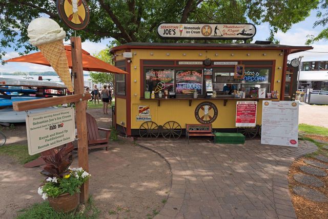 859 Excelsior Boulevard, Excelsior, MN 55331