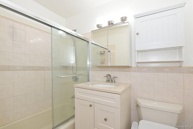 2 Birchwood Court 5H, Mineola, NY 11501