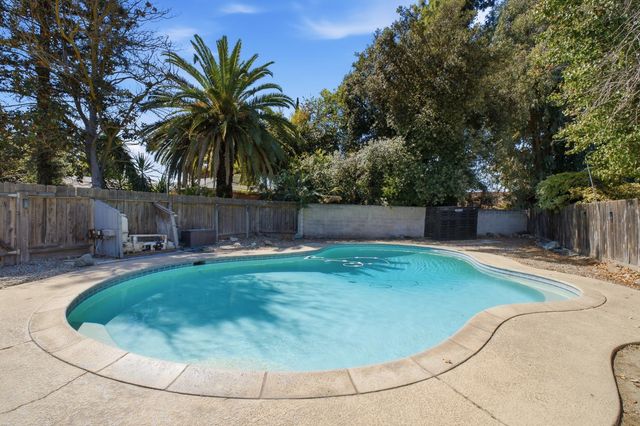 3028 W San Jose Avenue, Fresno, CA 93711