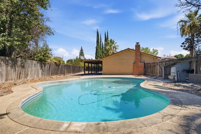 3028 W San Jose Avenue, Fresno, CA 93711