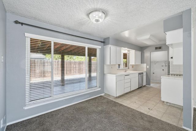 3028 W San Jose Avenue, Fresno, CA 93711