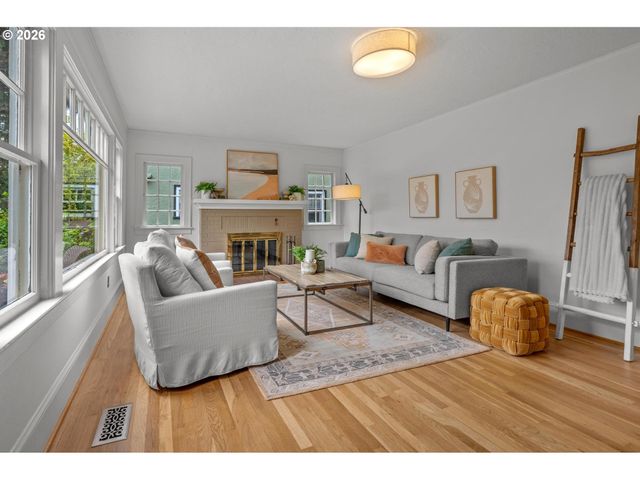 2933 Ne 27TH Ave, Portland, OR 97212