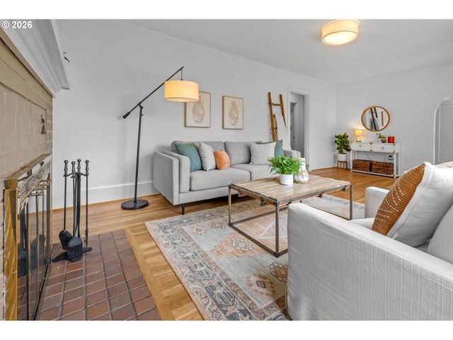 2933 Ne 27TH Ave, Portland, OR 97212