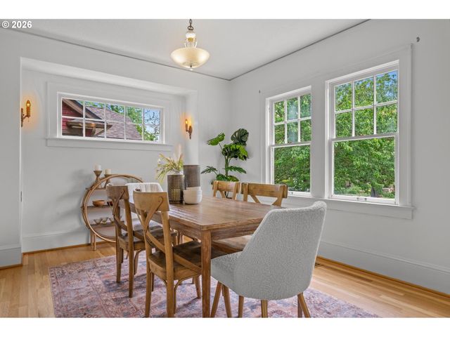 2933 Ne 27TH Ave, Portland, OR 97212
