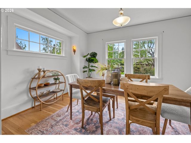2933 Ne 27TH Ave, Portland, OR 97212