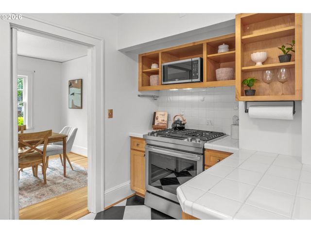 2933 Ne 27TH Ave, Portland, OR 97212