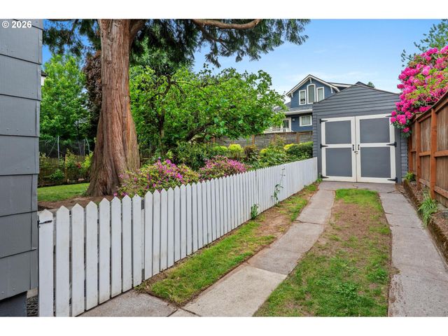2933 Ne 27TH Ave, Portland, OR 97212