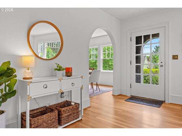 2933 Ne 27TH Ave, Portland, OR 97212