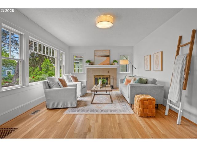 2933 Ne 27TH Ave, Portland, OR 97212