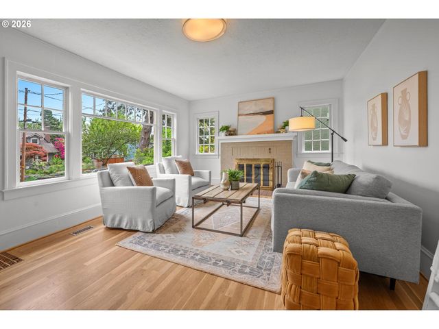 2933 Ne 27TH Ave, Portland, OR 97212