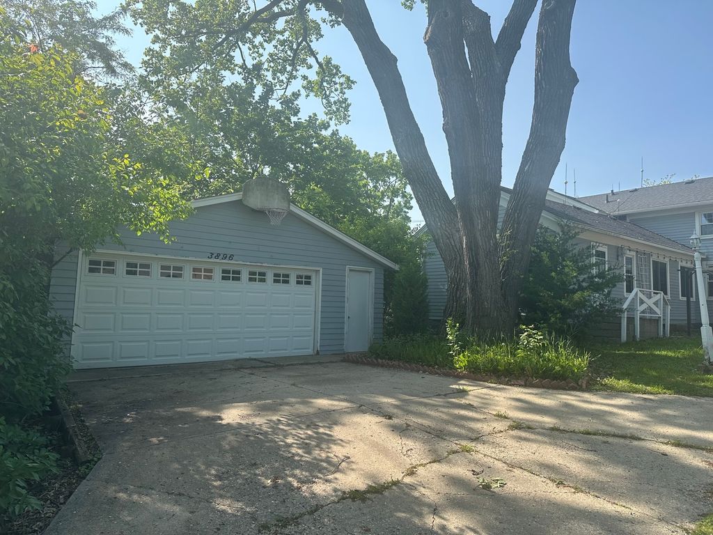 3896 Drexel Avenue, Gurnee, IL 60031