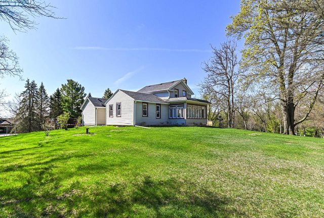 S51W30943 Old Village ROAD, Mukwonago, WI 53149