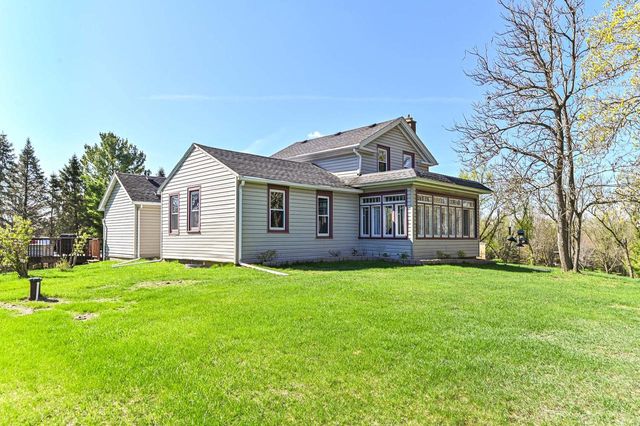 S51W30943 Old Village ROAD, Mukwonago, WI 53149