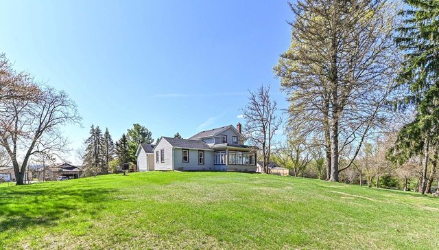 S51W30943 Old Village ROAD, Mukwonago, WI 53149