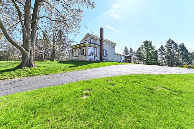 S51W30943 Old Village ROAD, Mukwonago, WI 53149