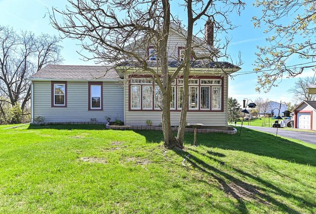 S51W30943 Old Village ROAD, Mukwonago, WI 53149