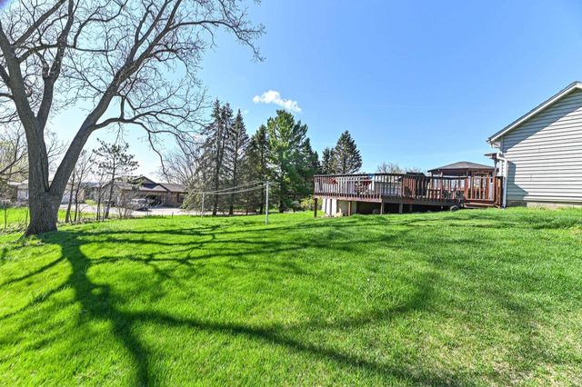 S51W30943 Old Village ROAD, Mukwonago, WI 53149