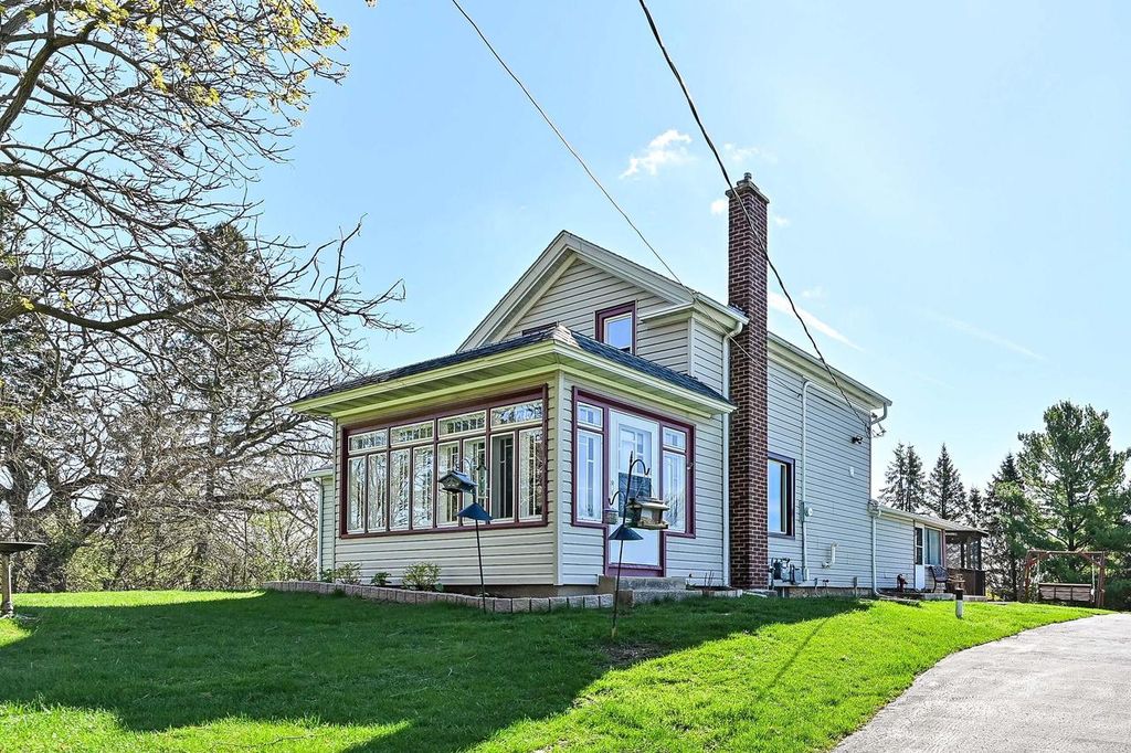 S51W30943 Old Village ROAD, Mukwonago, WI 53149