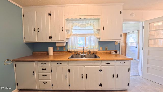 212 Hemlock Road, Bristol, TN 37620