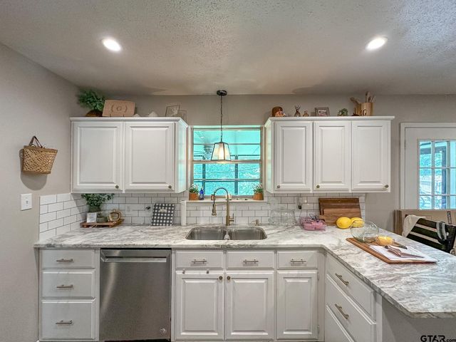 3727 Linda Kaye Dr, Longview, TX 75604