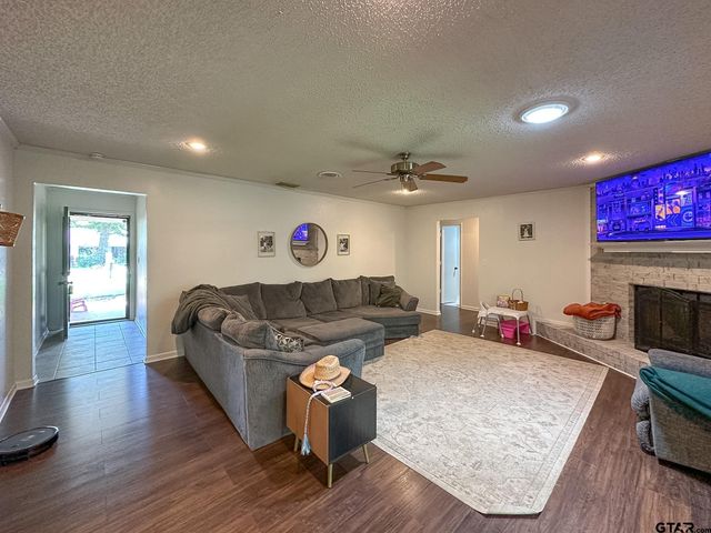 3727 Linda Kaye Dr, Longview, TX 75604