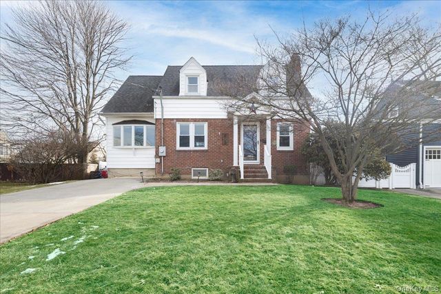 3195 Nantucket Lane, Oceanside, NY 11572