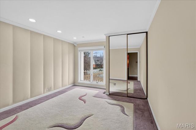 27 Meadowbrook Country Club Estate, Ballwin, MO 63011