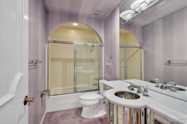 27 Meadowbrook Country Club Estate, Ballwin, MO 63011