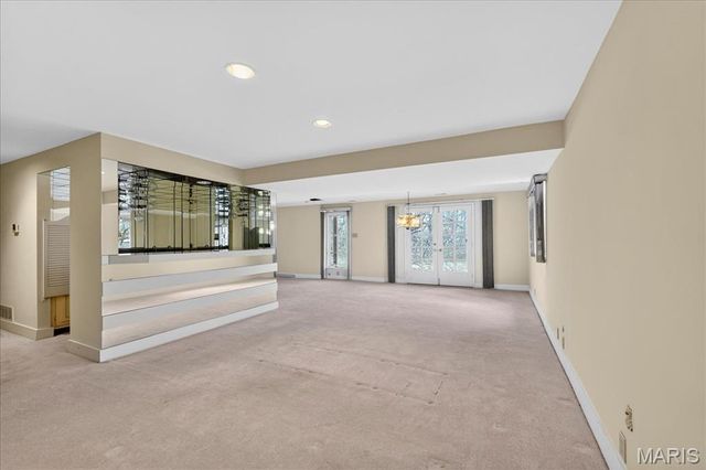 27 Meadowbrook Country Club Estate, Ballwin, MO 63011