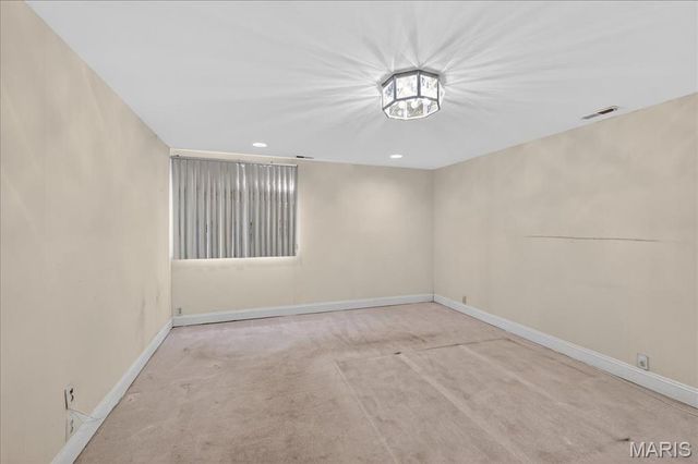 27 Meadowbrook Country Club Estate, Ballwin, MO 63011