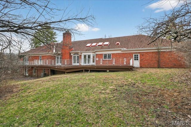 27 Meadowbrook Country Club Estate, Ballwin, MO 63011