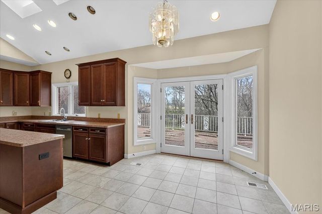 27 Meadowbrook Country Club Estate, Ballwin, MO 63011