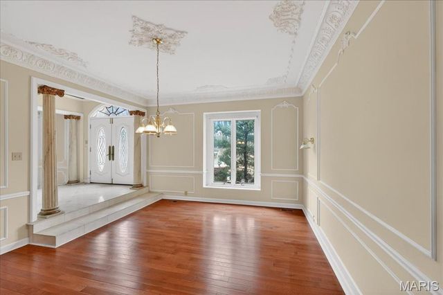 27 Meadowbrook Country Club Estate, Ballwin, MO 63011