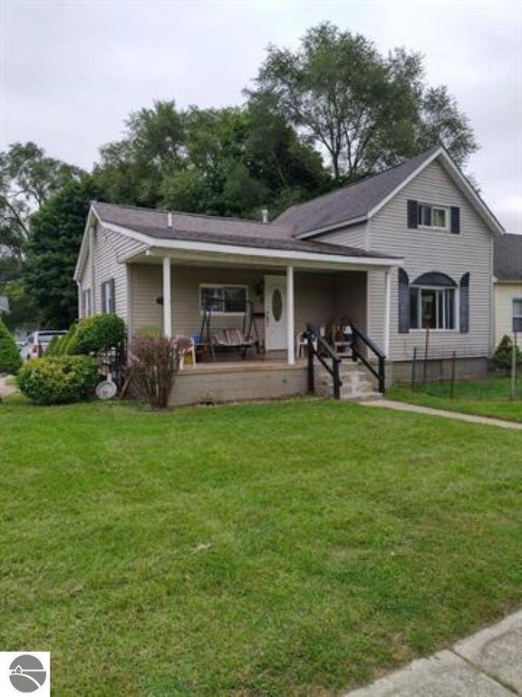 Image 4 of property listing at 722 & 722 1/2 N Main Street, Mt Pleasant, MI 48858