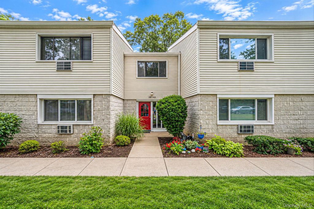 28 Richmond Boulevard 1B, Ronkonkoma, NY 11779 — exterior
