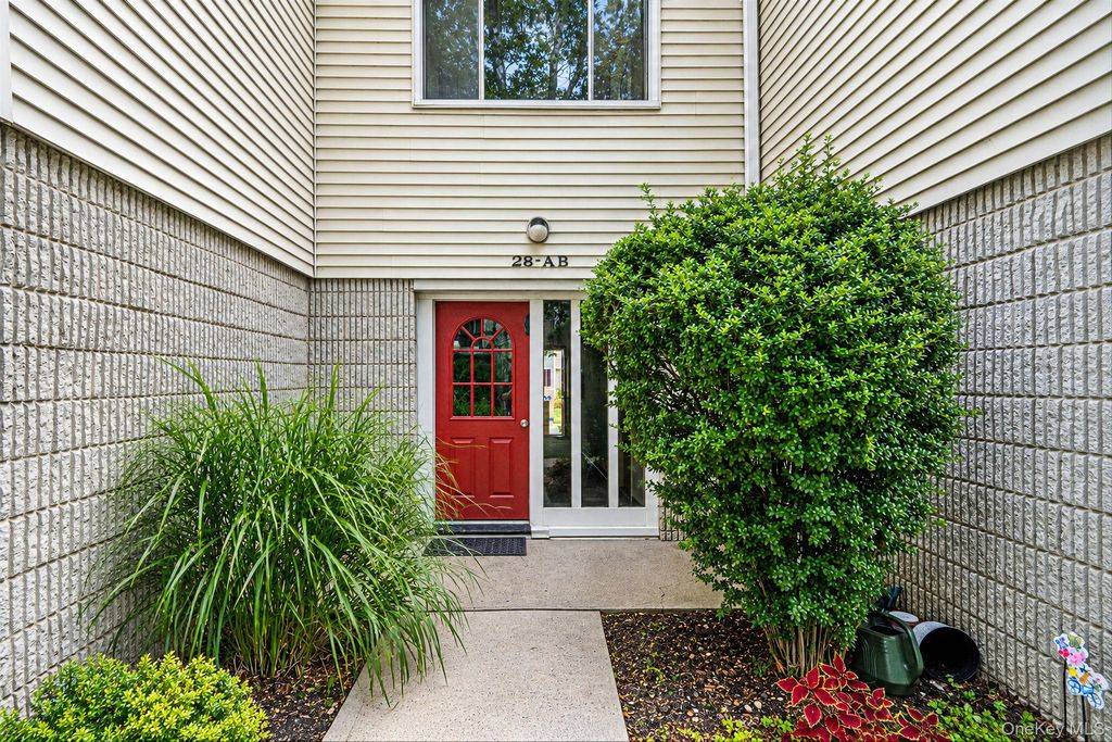 28 Richmond Boulevard 1B, Ronkonkoma, NY 11779 — photo 2