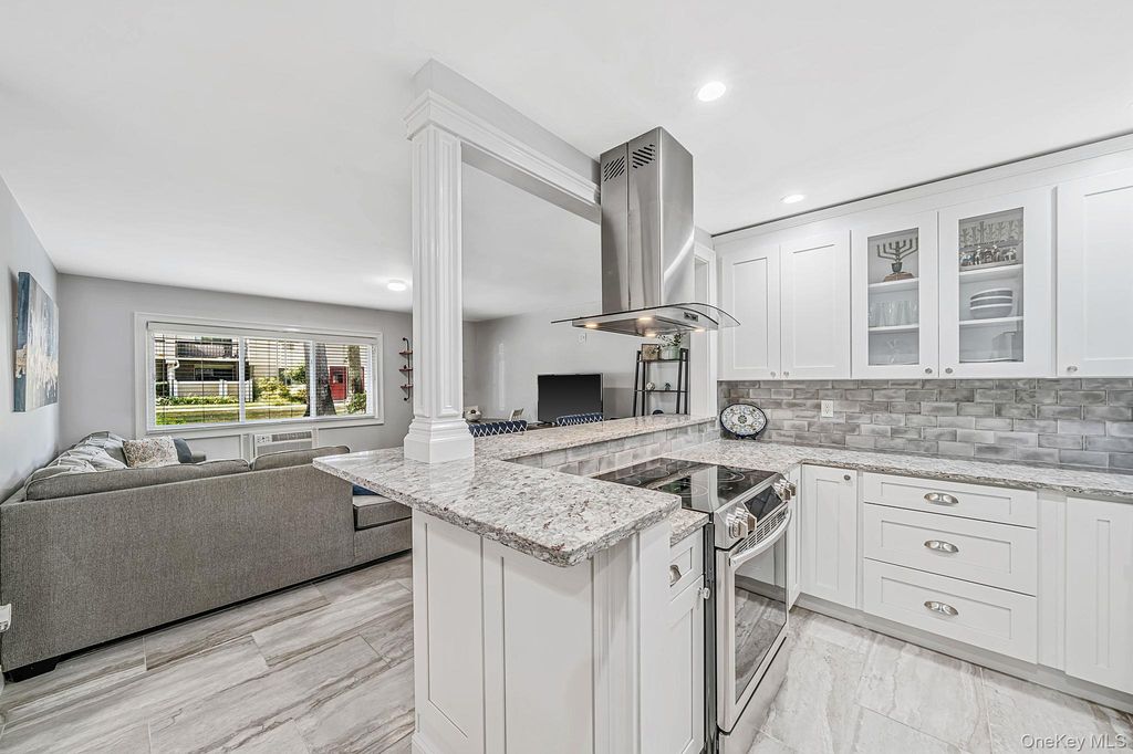 28 Richmond Boulevard 1B, Ronkonkoma, NY 11779 — photo 4