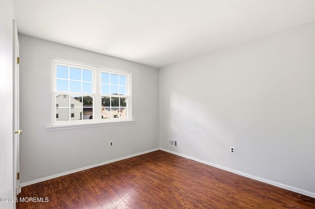 107 Ridge Drive, Toms River, NJ 08753