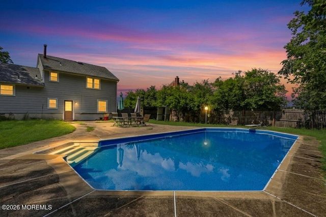 107 Ridge Drive, Toms River, NJ 08753