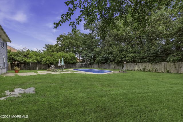 107 Ridge Drive, Toms River, NJ 08753