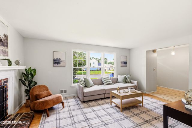 107 Ridge Drive, Toms River, NJ 08753