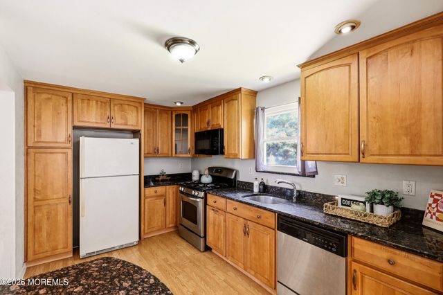 107 Ridge Drive, Toms River, NJ 08753