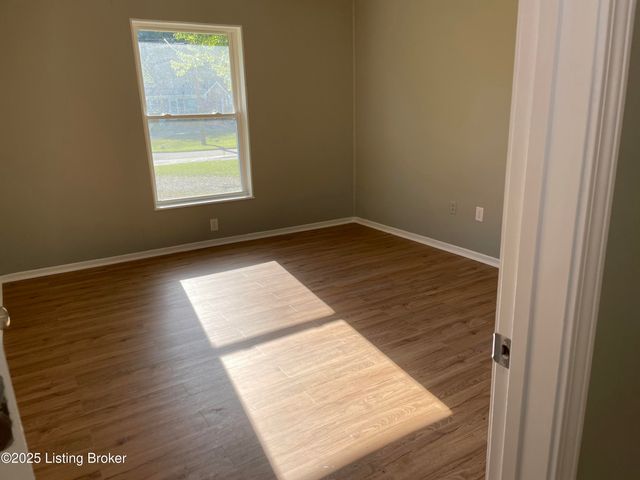 7602 Randy Ct, Louisville, KY 40258