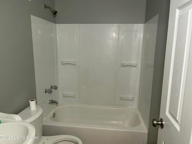 7602 Randy Ct, Louisville, KY 40258