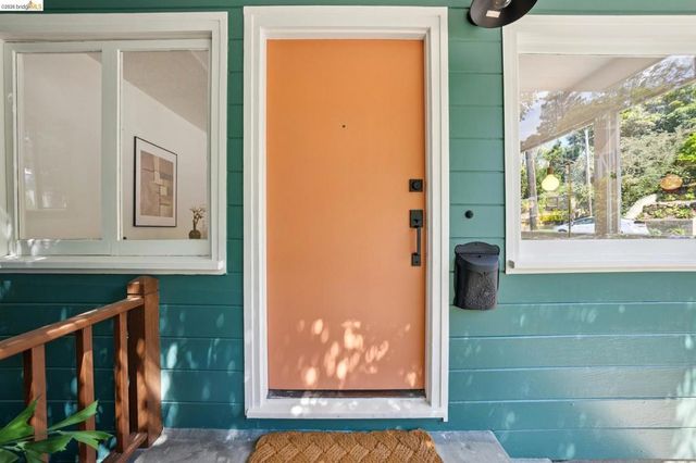 1915 Clemens Rd, Oakland, CA 94602