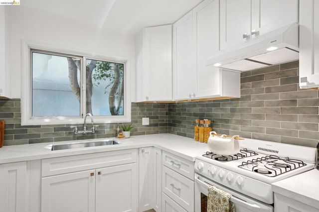 1915 Clemens Rd, Oakland, CA 94602