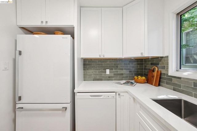 1915 Clemens Rd, Oakland, CA 94602
