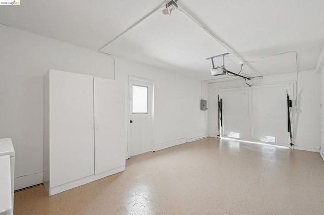 1915 Clemens Rd, Oakland, CA 94602