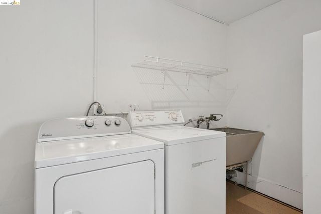 1915 Clemens Rd, Oakland, CA 94602